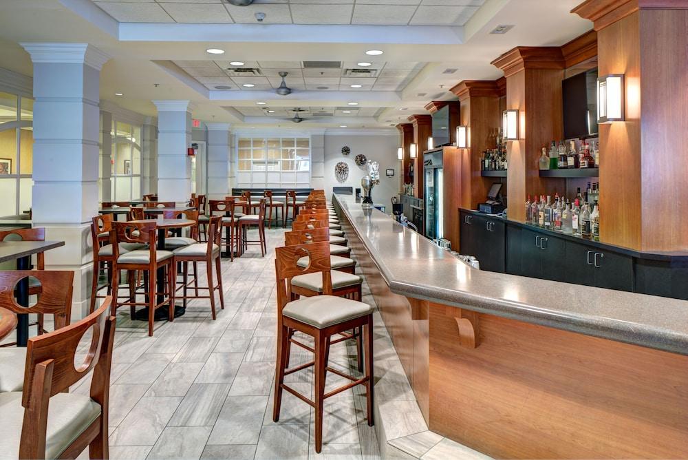 Отель Doubletree By Hilton Milwaukee Downtown Экстерьер фото