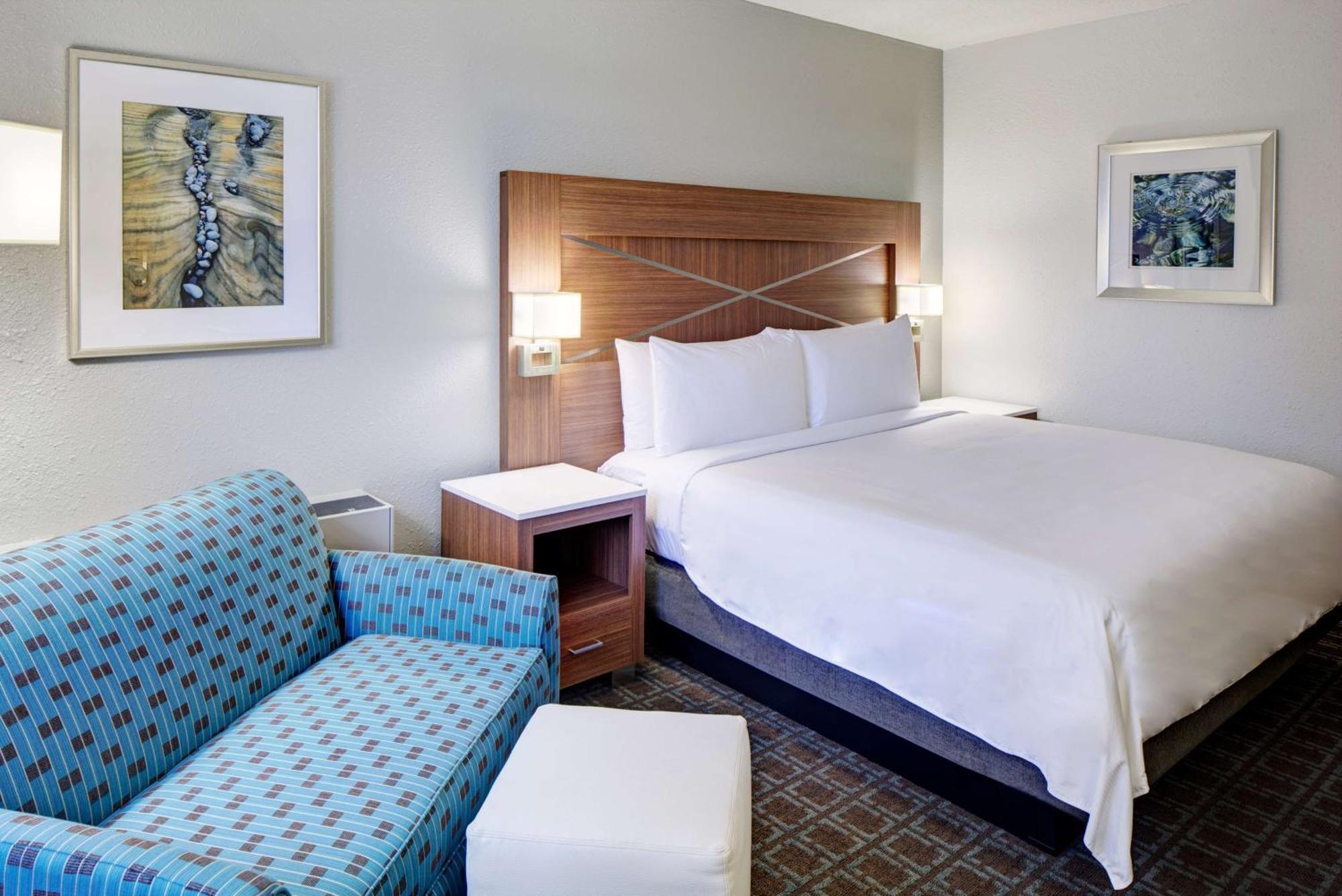 Отель Doubletree By Hilton Milwaukee Downtown Экстерьер фото
