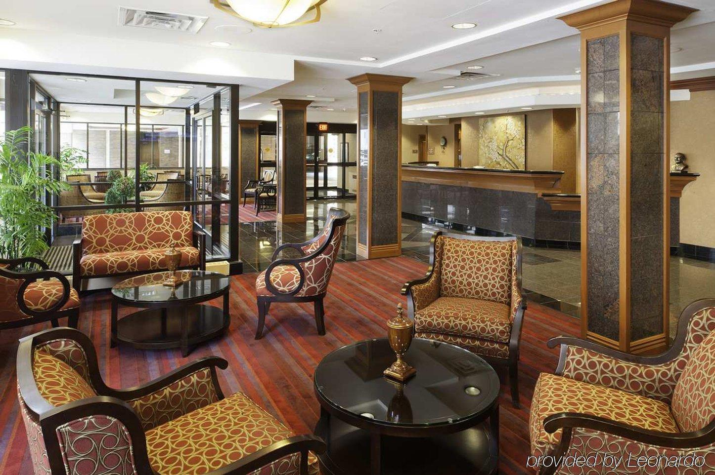 Отель Doubletree By Hilton Milwaukee Downtown Экстерьер фото