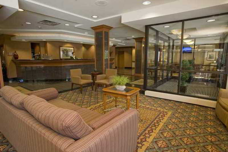Отель Doubletree By Hilton Milwaukee Downtown Интерьер фото